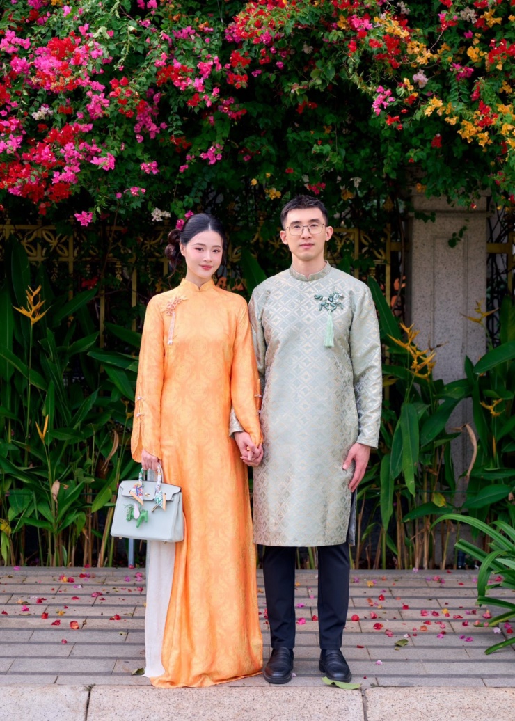 Áo dài du xuân của vợ chồng Tăng Thanh Hà và các cặp sao Việt - 3