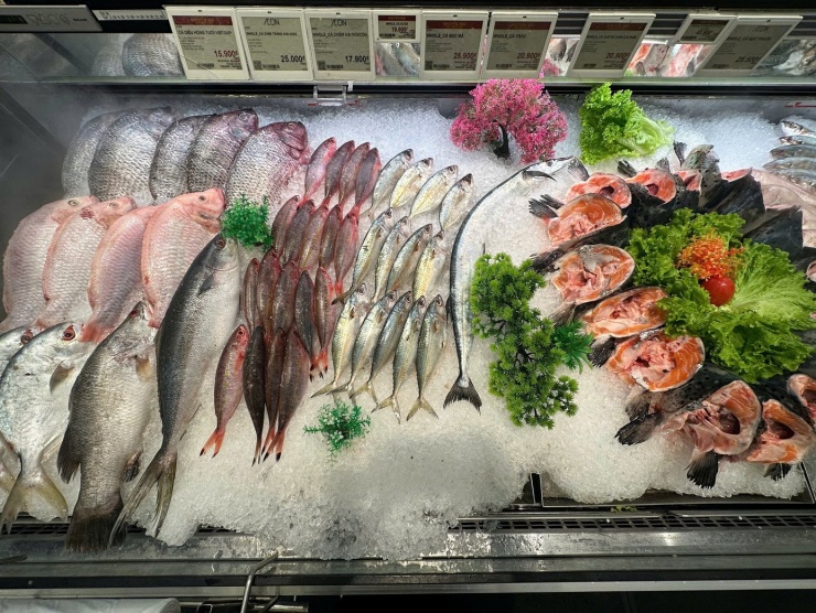 Giá các mặt hàng thiết yếu không có biến động bất thường. Do tình hình thời tiết nắng ấm tại hầu hết các địa phương nên lượng cung hàng hoá dồi dào.