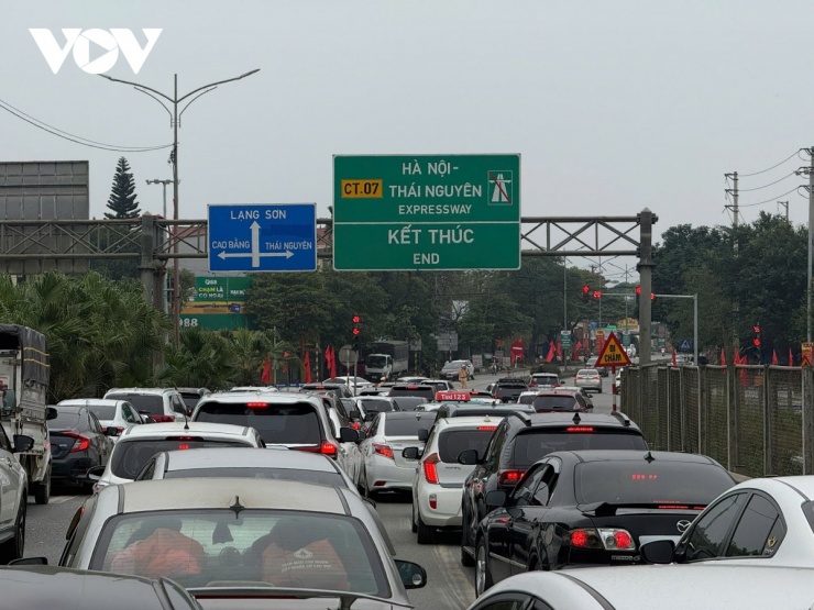 Nguyên nhân chính dẫn đến ùn tắc&nbsp;xuất phát từ việc phân bổ thời gian đèn tín hiệu chưa hợp lý tại nút giao đường tròn Tân Long.