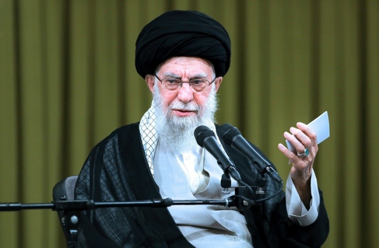 Lãnh tụ tối cao Iran Khamenei tuyên bố ông Trump sẽ không thể hủy diệt Iran. Ảnh: AP