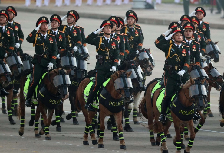 Khối kỵ binh Cảnh sát cơ động tiến vào Quảng trường Ba Đình dịp 2/9/2025. Ảnh: Lê Hiếu.