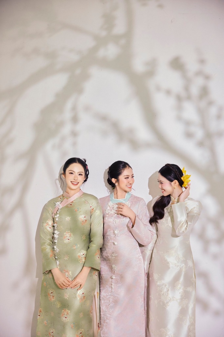 Hà Trúc Linh và 2 Á hậu diện áo dài Tết gây chú ý - 2