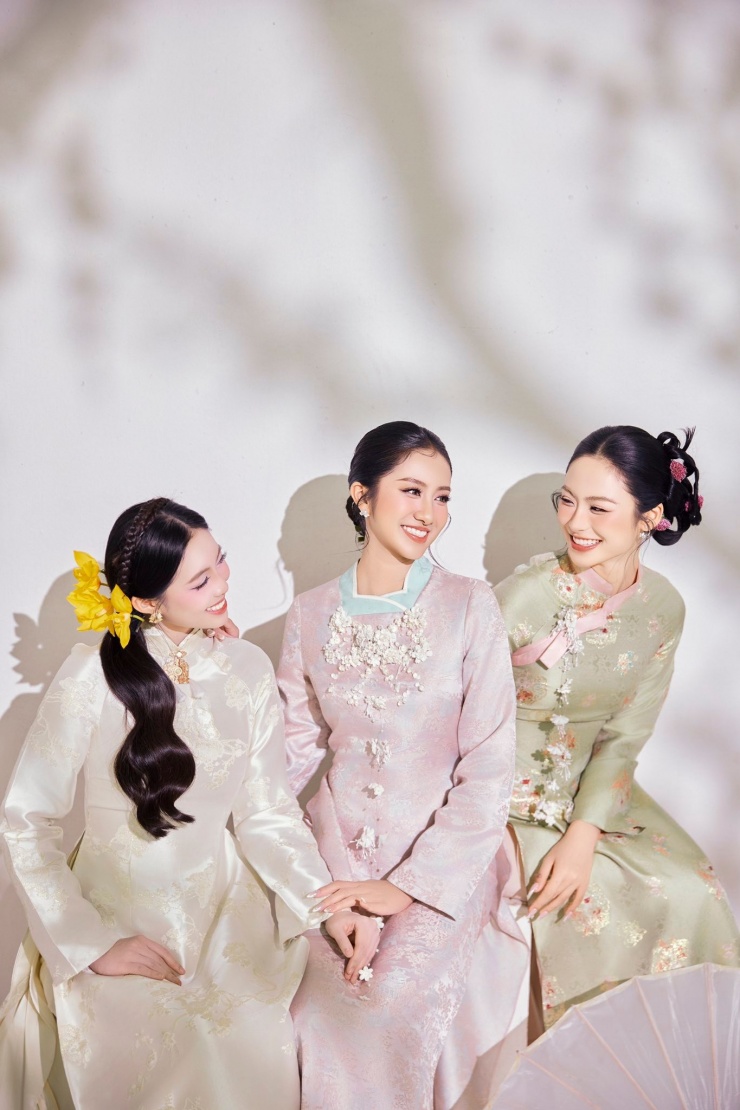 Hà Trúc Linh và 2 Á hậu diện áo dài Tết gây chú ý - 1