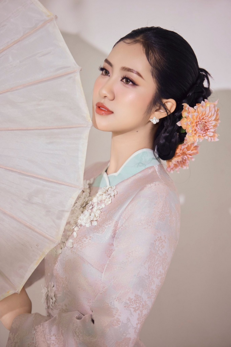 Hà Trúc Linh và 2 Á hậu diện áo dài Tết gây chú ý - 3