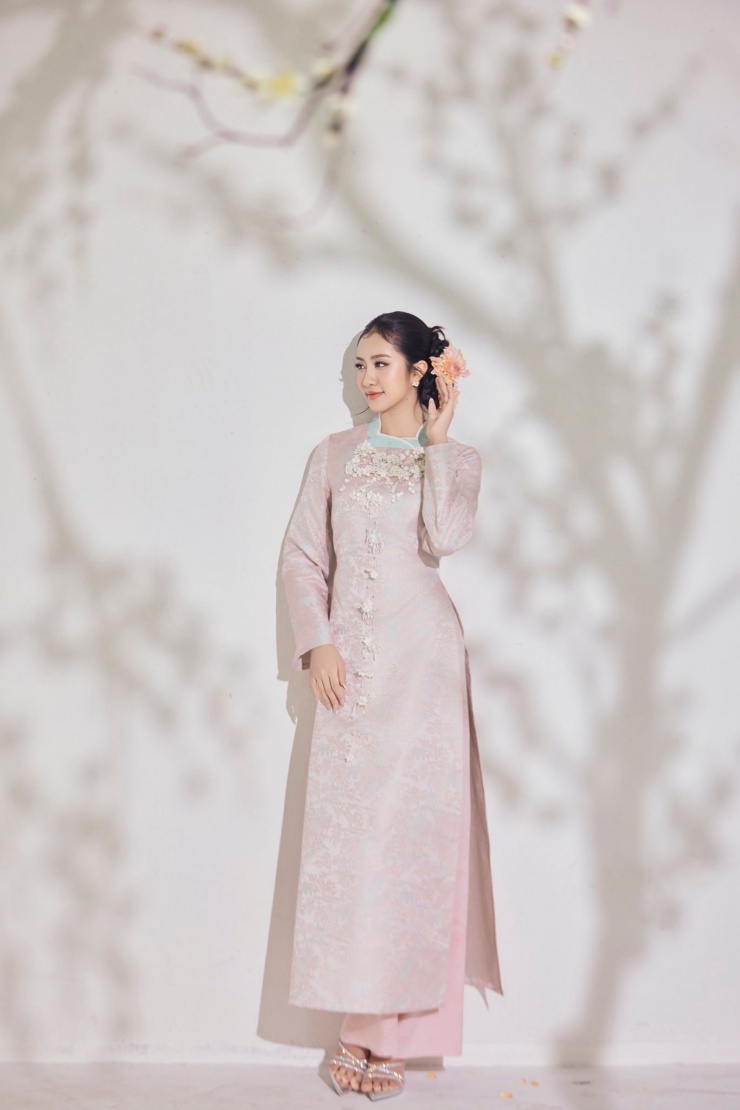 Hà Trúc Linh và 2 Á hậu diện áo dài Tết gây chú ý - 5