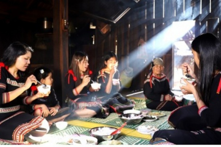 Bữa cơm đoàn viên đầu năm dưới mái nhà dài của người Ê Đê ở Đắk Lắk