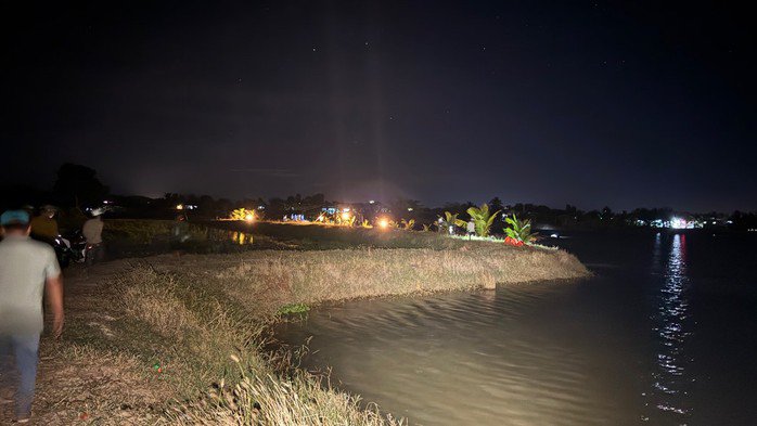 Đê Cà Giang - nơi xảy ra vụ việc 2 thiếu niên đuối nước. Ảnh: DT