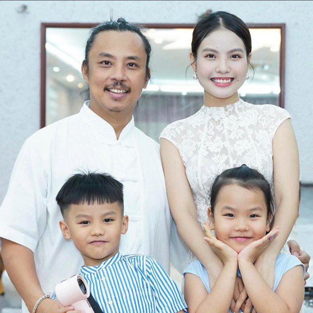 Gia đình hạnh phúc của Chí Anh.