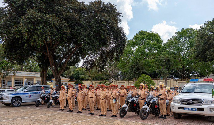 Lực lượng CSGT Công an tỉnh Đắk Lắk ra quân xử lý vi phạm về nồng độ cồn dịp Tết Nguyên đán Bính Ngọ 2026