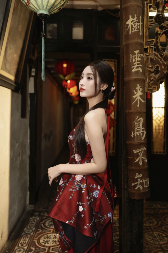 Đỗ Mỹ Linh gây chú ý ngày đầu năm mới - 3