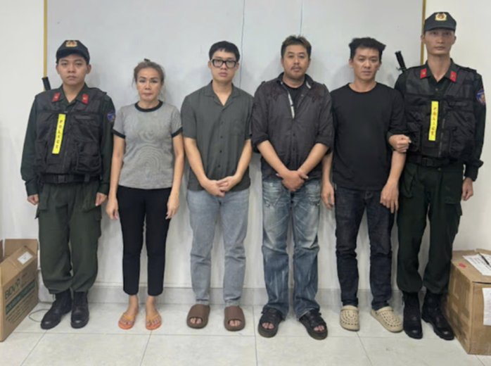 Công an TPHCM bắt một nhóm mua bán hàng giả