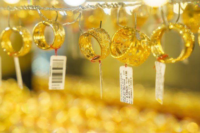 Giá vàng hôm nay, ngày 18/2, giữ ổn định giá vàng nhẫn và giá vàng miếng trong nước.