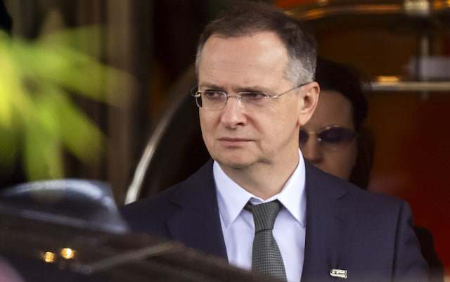 Ông Vladimir Medinsky, phụ trách phái đoàn Nga. Ảnh: EPA