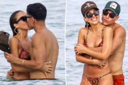 Jessica Alba đắm say bên tình trẻ sau khi hoàn tất ly hôn