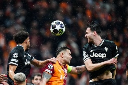 Video bóng đá Galatasaray - Juventus: Điên rồ 7 bàn & thẻ đỏ, sụp đổ hiệp 2 (Cúp C1)