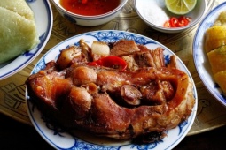 Vì sao người Hà Nội xưa ăn bánh chưng với cá kho?