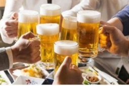 Vui Tết không quá chén: Uống sao cho an toàn?