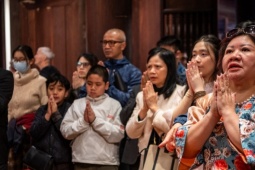 Du xuân Văn Miếu - Quốc Tử Giám, tấp nập xin chữ đầu năm