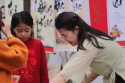 Xin lộc đầu năm ở ngôi đền thiêng