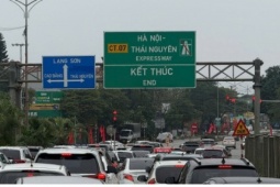 Ùn tắc kéo dài tại cao tốc Hà Nội - Thái Nguyên mùng 2 Tết
