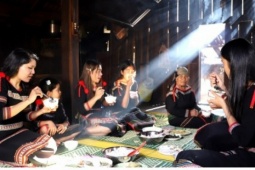Bữa cơm đoàn viên đầu năm dưới mái nhà dài của người Ê Đê ở Đắk Lắk