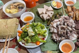 Sai lầm quen tay của nhiều gia đình có thể khiến mâm cỗ Tết thành ‘ổ vi khuẩn'