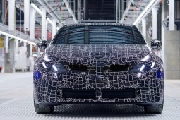 BMW 3-Series chạy điện mới xuất hiện trong nhà máy tại Đức