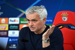 Mourinho tố trọng tài có  " danh sách "  cầu thủ Real Madrid không thể bị phạt thẻ