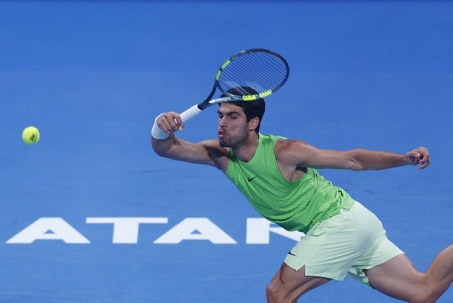Video tennis Alcaraz - Rinderknech: Kịch tính set 2, bản lĩnh số 1 thế giới (Qatar Open)