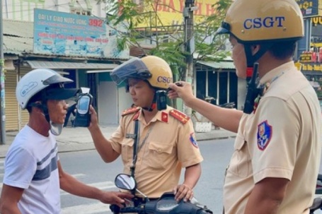 Tiếp tục xử lý vi phạm nồng độ cồn từ 10 giờ mùng 2 Tết