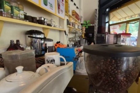 Có phải bán quán xuyên Tết là "hốt bạc"?