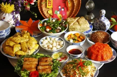 Kì nghỉ Tết dài ngày: Cách bảo vệ dạ dày và đại tràng khỏi quá tải