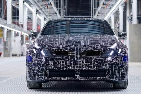 BMW 3-Series chạy điện mới xuất hiện trong nhà máy tại Đức