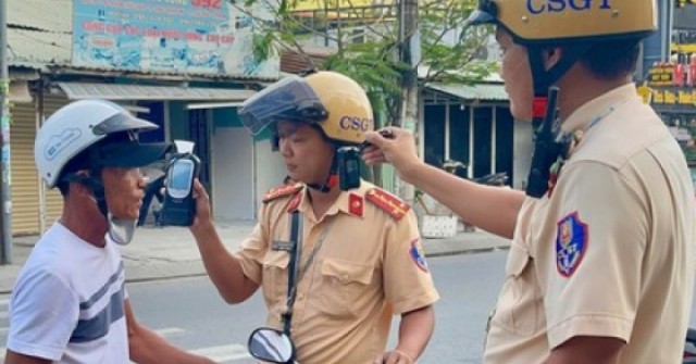 Tiếp tục xử lý vi phạm nồng độ cồn từ 10 giờ mù...