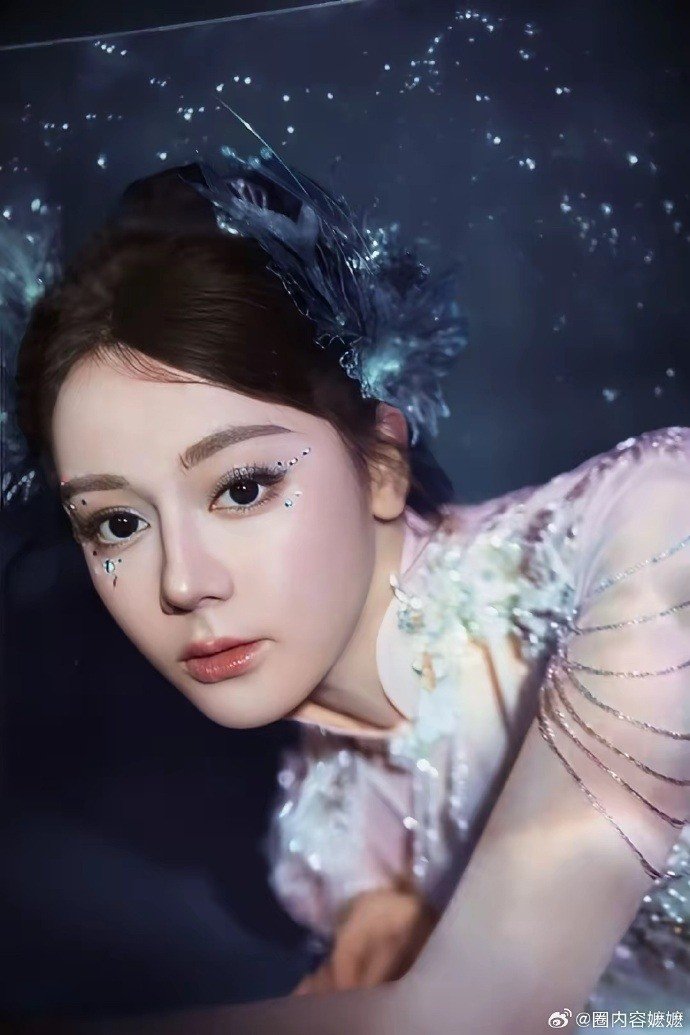 Ngắm hai mỹ nhân này mới hiểu thế nào là “đẹp nghiêng nước nghiêng thành” - 11