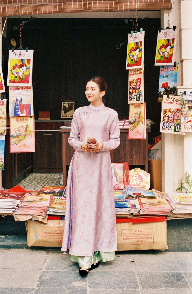 Cháu dâu NSƯT Chí Trung gây thương nhớ khi diện áo dài Tết 2026 - 1