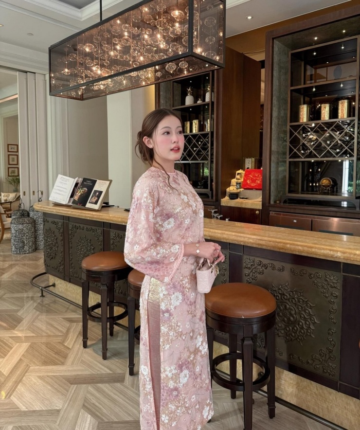 Cả showbiz Việt mê mẩn áo dài kim sa, nhìn đâu cũng thấy sao nữ mặc đụng hàng - 26