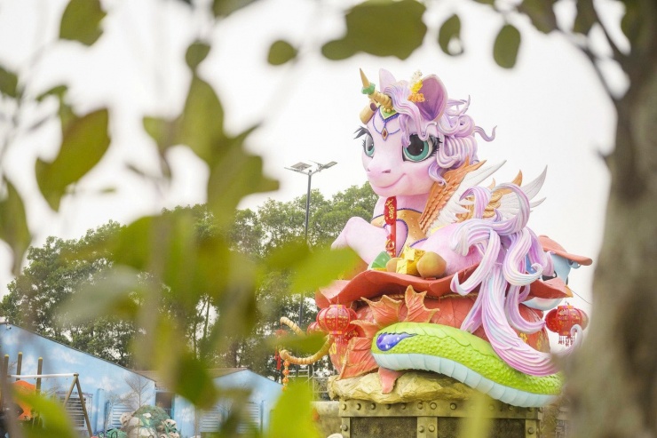 Linh vật “Ngựa Hạnh Phúc” bán đấu giá xây nhà tình thương cho người khó khăn.