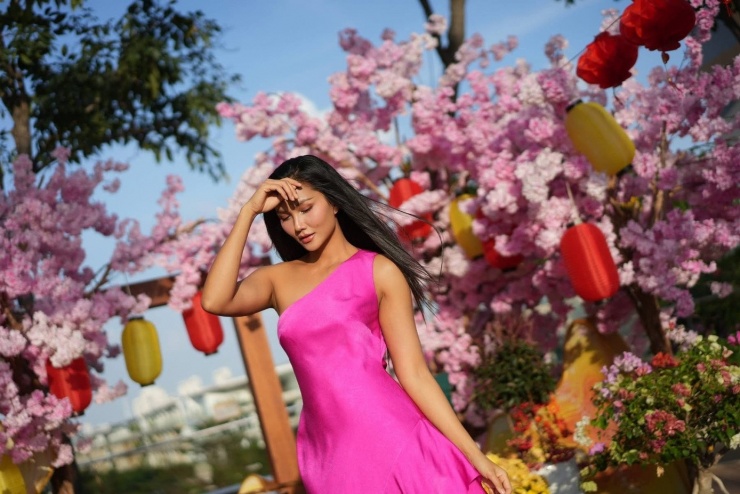 Ảnh chồng chụp H'Hen Niê ngày Tết - 1