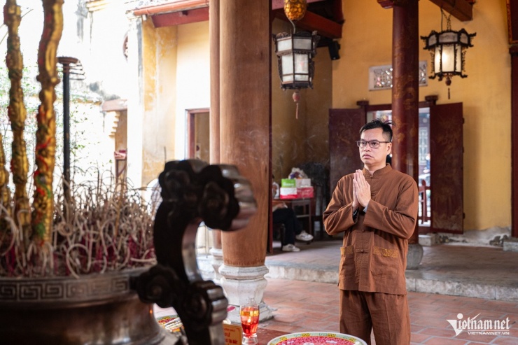 Ngôi đền thiêng là nơi du khách thập phương tìm về để chiêm bái, cầu nguyện. Ảnh: Nguyễn Huy