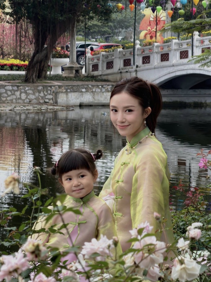 Ảnh sao 19/2: Con gái Trương Ngọc Ánh đi chúc Tết cùng bố - 6