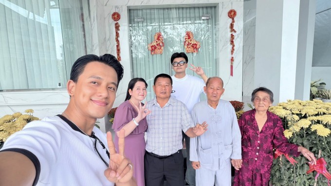 Ảnh sao 19/2: Con gái Trương Ngọc Ánh đi chúc Tết cùng bố - 7