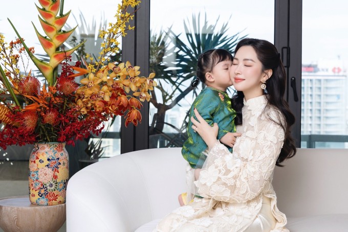 Đặng Thu Thảo hiếm hoi khoe con gái thứ ba - 1