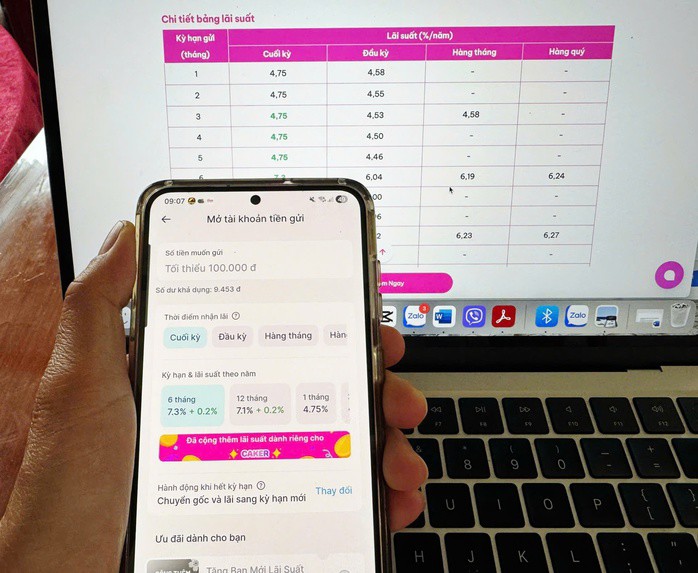 Nhiều người chọn gửi tiết kiệm đầu năm để lấy may và hưởng lãi suất cao trong kỳ nghỉ Tết