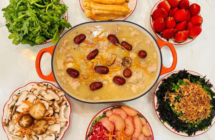 Nồi lẩu cháo bánh chưng ngon "đỉnh nóc" giải cứu bánh chưng ngày Tết. (Ảnh: Nguyễn Hồng Thúy)