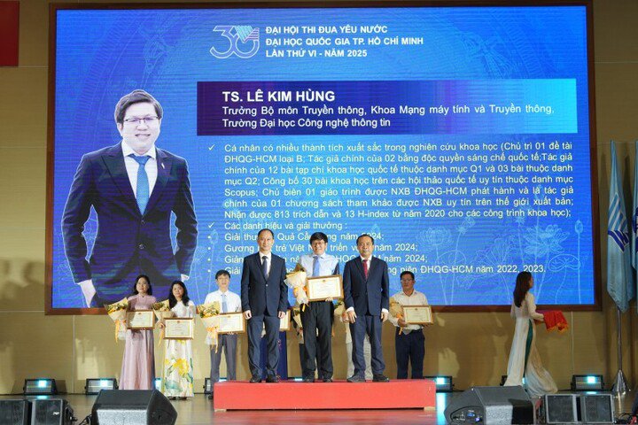 PGS.TS Lê Kim Hùng.