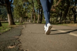 5 bài tập nhẹ nhàng giúp đốt cháy năng lượng sau tiệc Tết