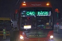 'Nhồi' 109 khách trên xe 45 chỗ, chủ và tài xế bị phạt 225 triệu đồng