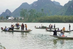 Bi kịch gia đình 7 người chìm thuyền trên sông khi đi chúc Tết