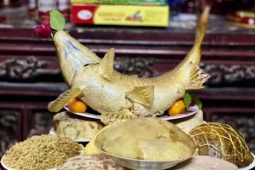 Về Hưng Yên tận thấy cỗ khao lão với cá chép nằm võng chế biến suốt 10 tiếng